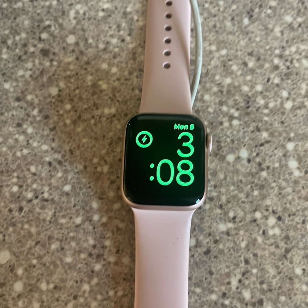 Apple Watch connects great with my iPhone 12